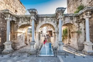 hadrianus gate